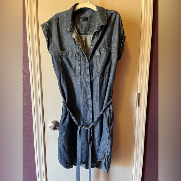 GAP Dresses & Skirts - Gap Chambray blue button dress